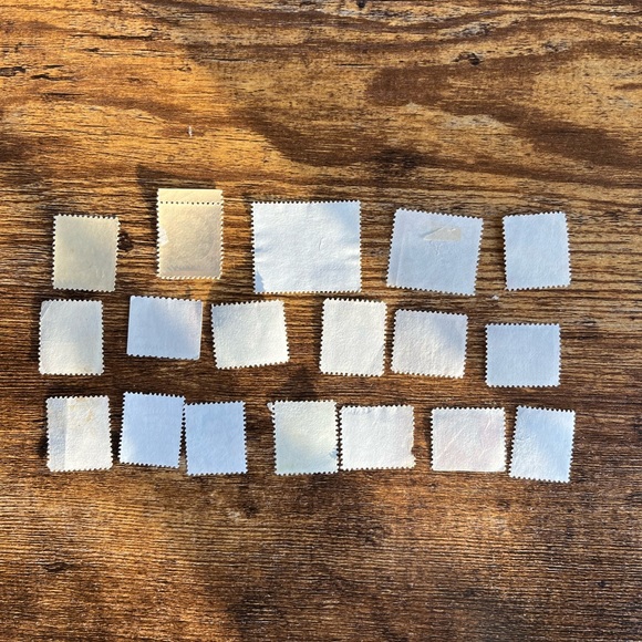 Lot 18 Vintage Canadian Queen Postage Stamps Used Off Paper Collector - Picture 5 of 7